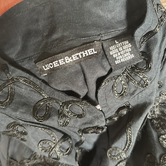 NWT Embroidered long sleeve shirt - Picture 9 of 9